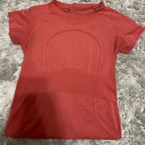 Lululemon tee